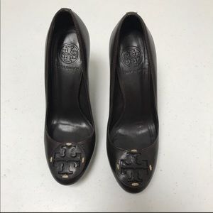 Tory Burch Logo Front Stacked Heels